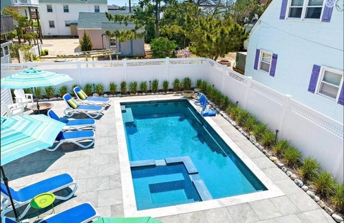 Surf City House | Awesome 5 bed, 5 bath, heated pool - short walk to the beach!