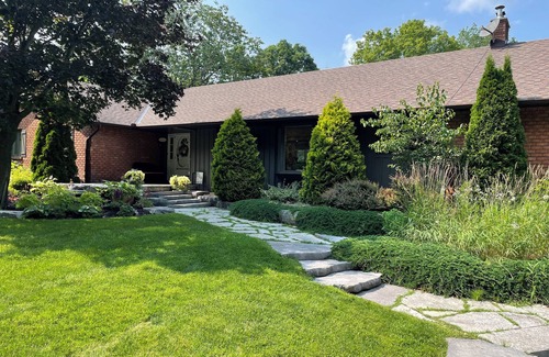 Trent Lakes House | Awesome 5 Bedroom Lake House on Sandy Lake