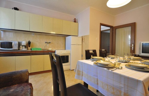 Kastel Gomilica Apartment | Awesome apartment in Kastel Gomilica