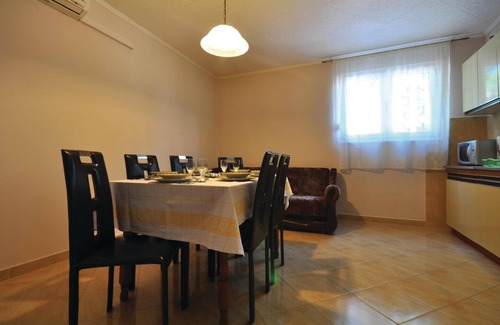 Kastel Gomilica Apartment | Awesome apartment in Kastel Gomilica