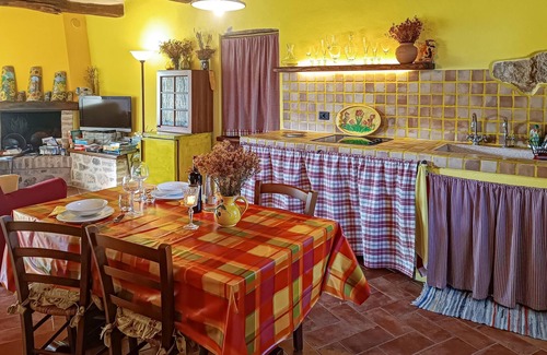 Castello di Tocchi Apartment | Awesome apartment in Monticiano