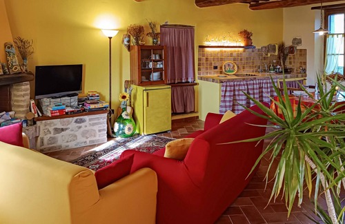 Castello di Tocchi Apartment | Awesome apartment in Monticiano