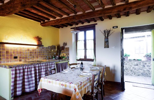 Castello di Tocchi Apartment | Awesome apartment in Monticiano