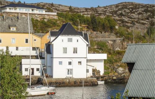 Sund Apartment | Awesome Apartment In Steinsland