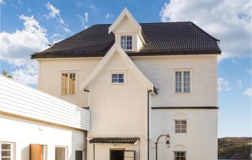 Sund Apartment | Awesome Apartment In Steinsland