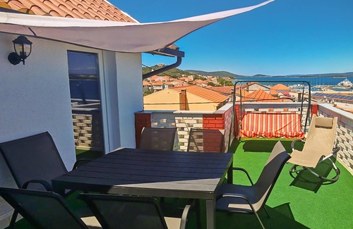 Tkon Apartment | Awesome apartment in Tkon with house sea view