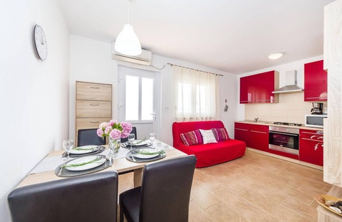 Zdrelac Apartment | Awesome apartment in Zdrelac with WiFi
