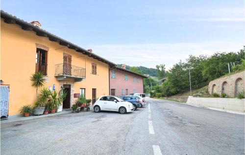 Monforte d'Alba Apartment | Awesome Apartment In Monforte D'alba