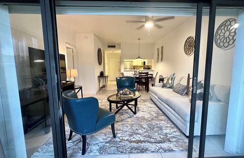 Central Naples Apartment | Awesome Apartment near the Beach