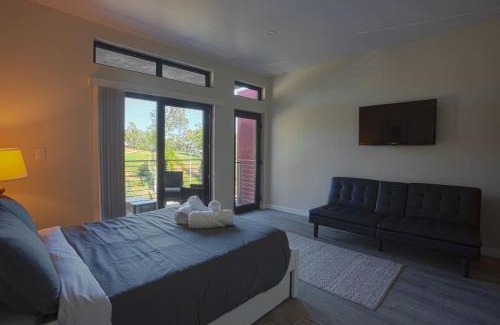 Bankers Hill Apartment | Awesome Balboa and Downtown View with Cozy Patio