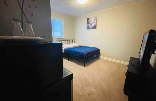 Northwest Edmonton House | Awesome Bedroom