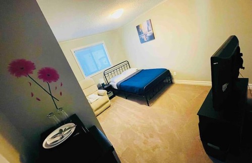 Northwest Edmonton House | Awesome Bedroom