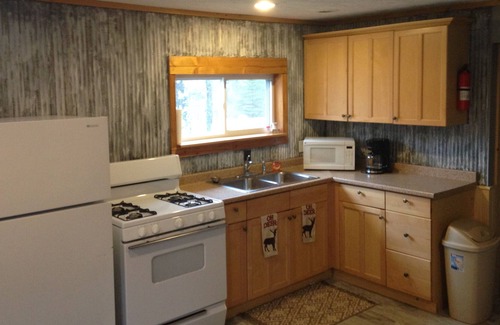Wellston Cabin | AWESOME CABIN CLOSE TO BEACHES, CASINO, CANOEING, AND HIKING!!