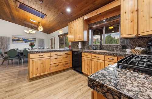 Oak Creek House | Awesome Castle Rock View Spacious Yard & Hot Tub!
