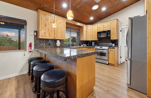 Oak Creek House | Awesome Castle Rock View Spacious Yard & Hot Tub!