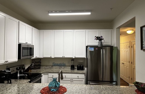 Gulf Shores Condo | Awesome Condo in Gulf Shores! Large pool. 1 mile from the beach! 😎