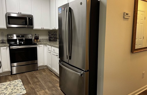 Gulf Shores Condo | Awesome Condo in Gulf Shores! Large pool. 1 mile from the beach! 😎