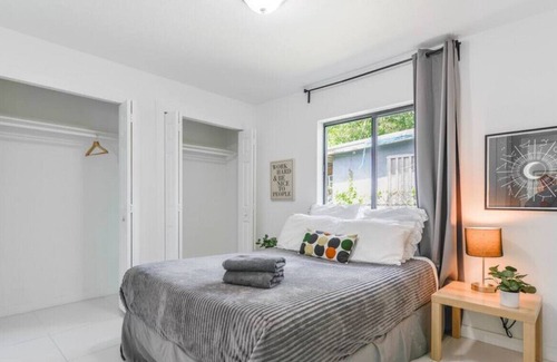 West Little River House | Awesome Duplex 3 Bedrooms 2 bathrooms