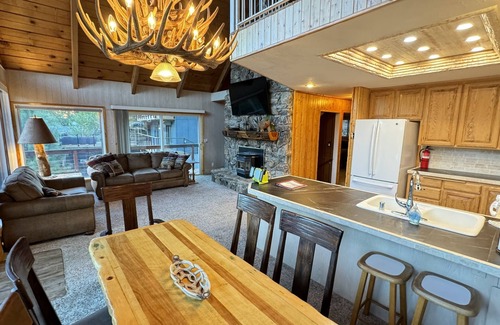 Lakehead House | Awesome Family Lake House, Big Deck, Game Room - Shasta Lakeshore Retreat #17