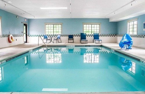 Hamburg Hotel | Awesome Find! 3 Wonderful Units, Free Breakfast, and Indoor Pool.