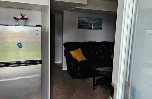 Arbour Lake Apartment | Awesome Guest suite @ Calgary NW for exclusive private relaxation