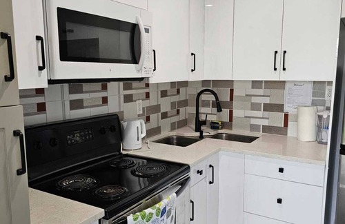 Arbour Lake Apartment | Awesome Guest suite @ Calgary NW for exclusive private relaxation