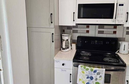 Arbour Lake Apartment | Awesome Guest suite @ Calgary NW for exclusive private relaxation