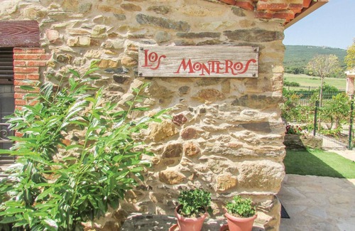 Aldeanueva de la Sierra House | Awesome home in Aldeanue. de la Sierra