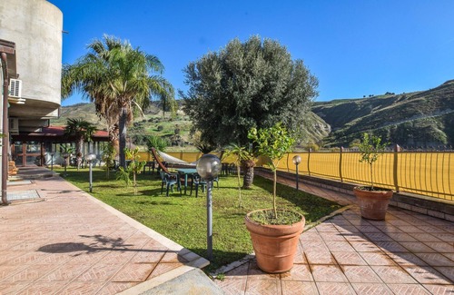 Melito di Porto Salvo House | Awesome home in Melito di Porto Salvo
