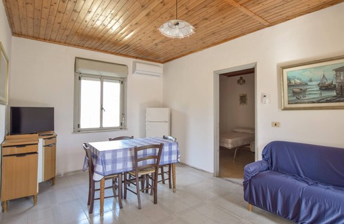 Marina di Strongoli House | Awesome home in Marina di Strongoli