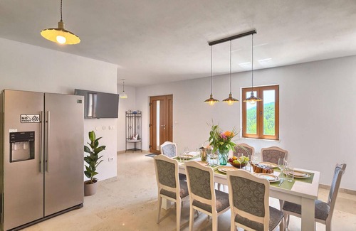Moscenicka Draga House | Awesome home in Moscenicka Draga