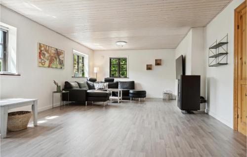 Bække House | Awesome Home In Bække With Kitchen