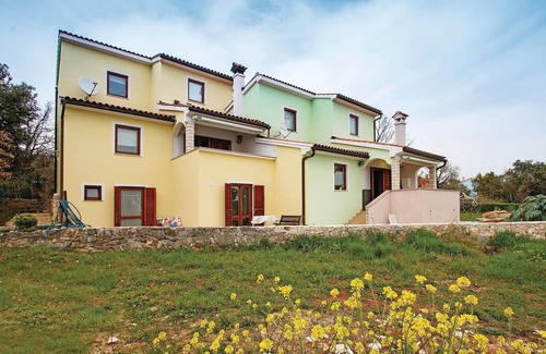 Barbariga House | Awesome home in Betiga with kitchen