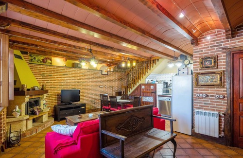 Villar de Pineres House | Awesome home in Carabanzo