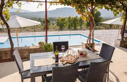 Dicmo House | Awesome home in Dicmo Prisoje
