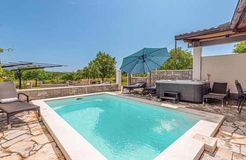 Gornje Danilo House | Awesome home in Danilo