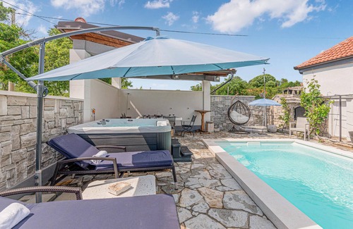 Gornje Danilo House | Awesome home in Danilo