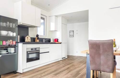 De Heen House | Awesome home in De Heen with WiFi