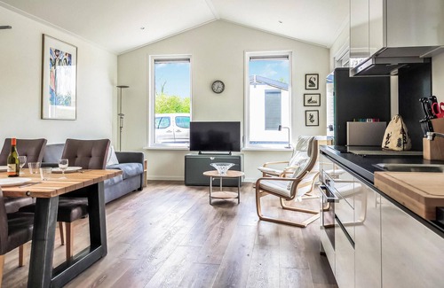 De Heen House | Awesome home in De Heen with WiFi
