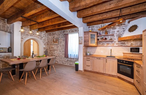 Drage House | Awesome home in Drage