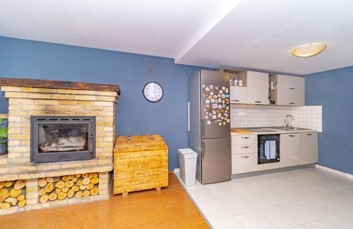 Jasenovac House | Awesome home in Drenov Bok with jacuzzi
