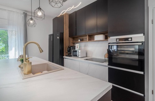 Vinodolska opcina House | Awesome home in Drivenik with jacuzzi