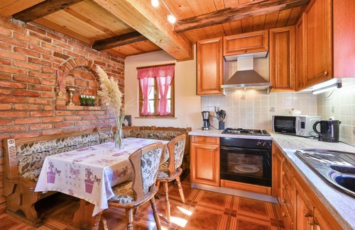 Breznik Plesivicki House | Awesome home in Dubranec with WiFi