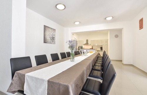 Duce House | Awesome home in Duce with kitchen