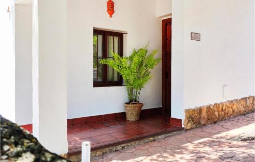 Estepa House | Awesome Home In Estepa With Kitchenette