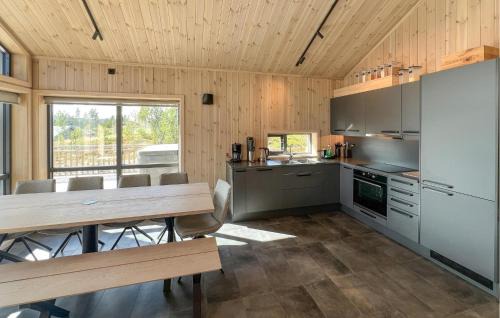 Sor-Fron House | Awesome Home In Gålå With Sauna