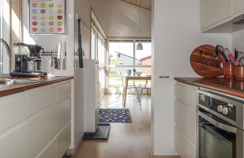 Gudhjem House | Awesome home in Gudhjem with kitchen