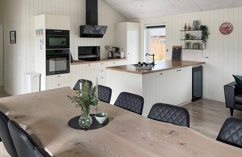 Haslevgarde House | Awesome home in Hadsund with WiFi