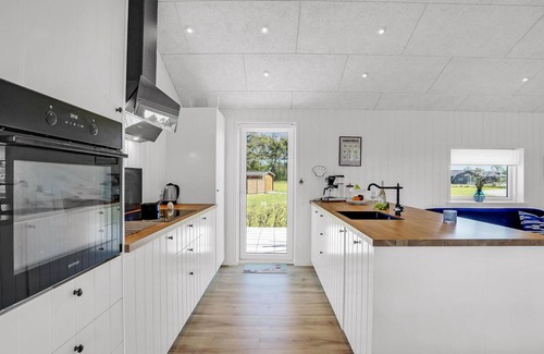 Haslevgarde House | Awesome home in Hadsund with WiFi