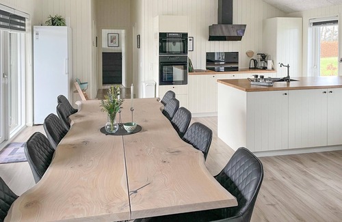 Haslevgarde House | Awesome home in Hadsund with WiFi